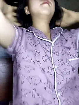 Quynhsumon online show from February 20, 3:34 pm