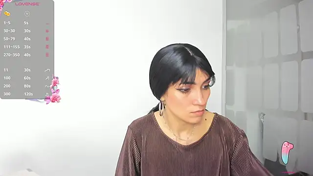 chloehanna online show from March 27, 12:05 am