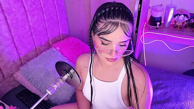 Snapshot of laana_foxx chatting on July 19, 10:46 pm laana foxx online show from July 19, 10:46 pm