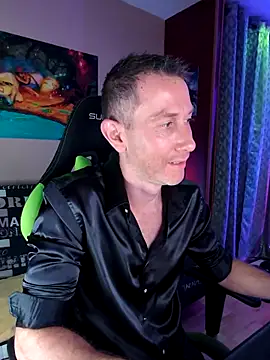Gamerinleather online show from October 29, 7:04 pm