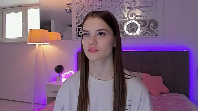 LuisaClover online show from March 31, 12:16 pm