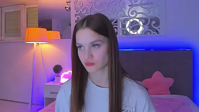 LuisaClover online show from April 11, 12:26 am