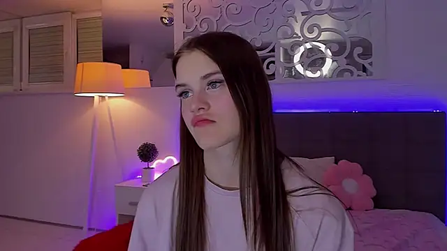 LuisaClover online show from April 11, 7:40 pm