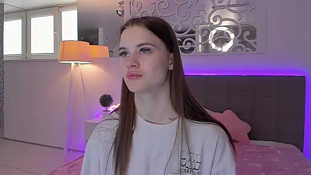 LuisaClover online show from April 12, 12:21 pm