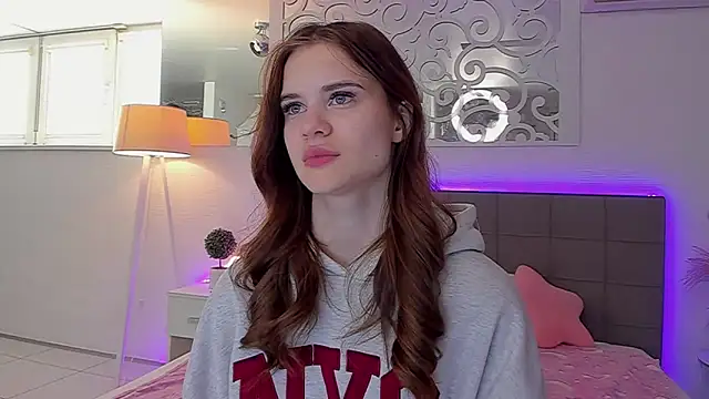 LuisaClover online show from April 14, 6:08 am