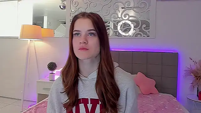 LuisaClover online show from April 15, 5:36 am