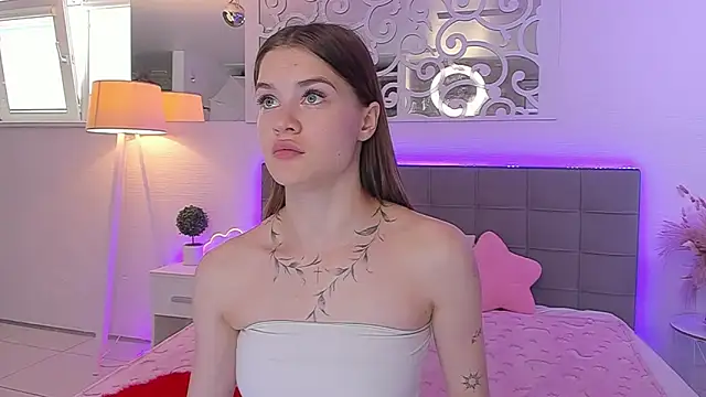 LuisaClover online show from June 7, 12:20 pm