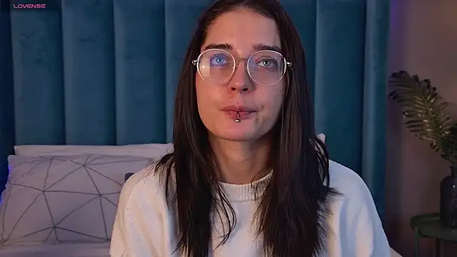 EricaKors online show from February 7, 5:44 am