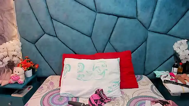 Snapshot of JulietaDiamond chatting on August 1, 4:23 am JulietaDiamond online show from August 1, 4:23 am