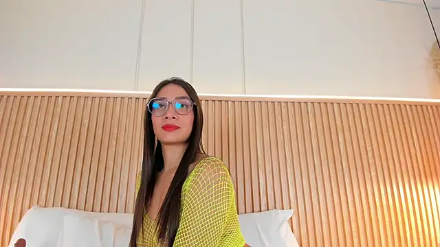 NahimiThompson online show from March 5, 7:54 pm