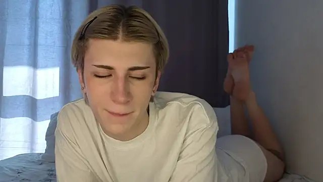 Oliver star boy  online show from June 24, 5:17 am