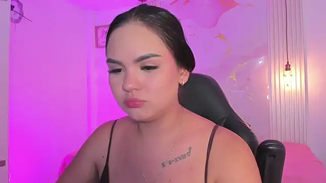 amber white15 online show from April 11, 8:18 am