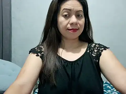 Snapshot of xxxHoneyBee29 chatting on June 3, 10:15 pm xxxHoneyBee29 online show from June 3, 10:15 pm
