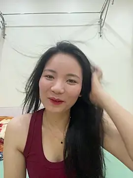 Snapshot of Bee_Yellow00 chatting on May 20, 4:51 am Bee Yellow00 online show from May 20, 4:51 am