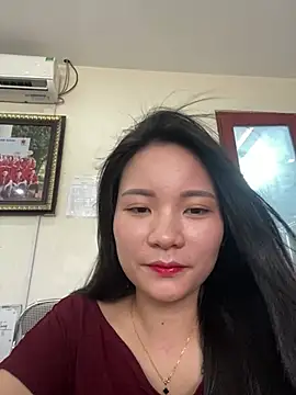 Bee Yellow00 online show from June 8, 4:46 am