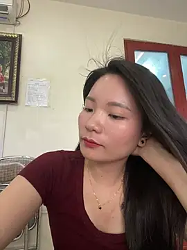 Bee Yellow00 online show from June 9, 4:46 am