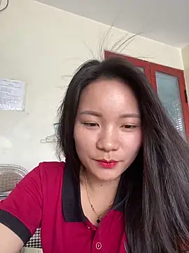 Bee Yellow00 online show from June 12, 2:32 am