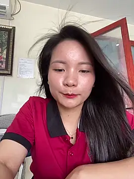 Bee Yellow00 online show from June 15, 2:25 am