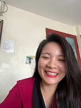 Bee Yellow00 online show from June 16, 1:52 am
