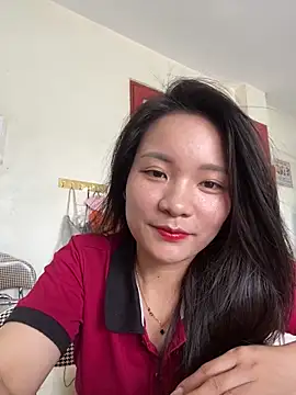 Bee Yellow00 online show from June 18, 3:18 am