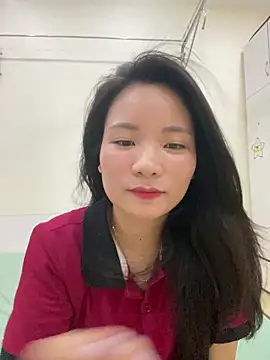 Bee Yellow00 online show from June 19, 7:34 am