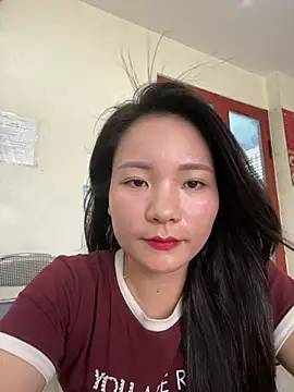 Bee Yellow00 online show from June 20, 4:26 am