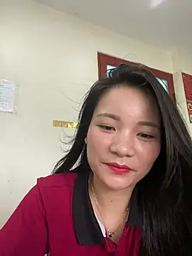 Bee Yellow00 online show from June 30, 4:24 am