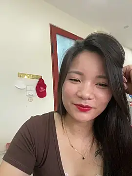 Bee Yellow00 online show from July 1, 4:25 am