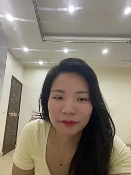 Bee Yellow00 online show from July 19, 12:25 am