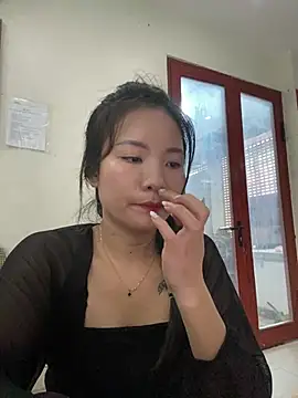 Bee Yellow00 online show from July 20, 4:27 am