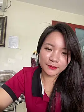 Bee Yellow00 online show from July 28, 2:51 am