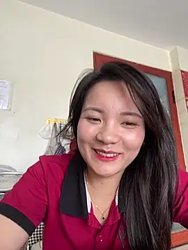 Bee Yellow00 online show from July 31, 3:50 am