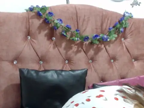 Snapshot of valilu_rosse27 chatting on January 8, 8:22 pm valilu rosse27 online show from January 8, 8:22 pm