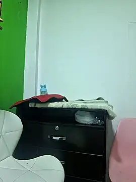 Snapshot of valilu_rosse27 chatting on February 13, 2:40 am valilu rosse27 online show from February 13, 2:40 am