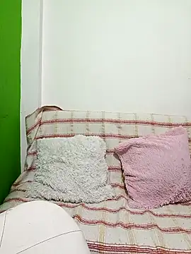 Snapshot of valilu_rosse27 chatting on February 21, 12:44 am valilu rosse27 online show from February 21, 12:44 am