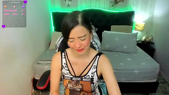 Snapshot of _Rachel_Jones_ chatting on July 8, 11:42 pm Rachel Jones online show from July 8, 11:42 pm