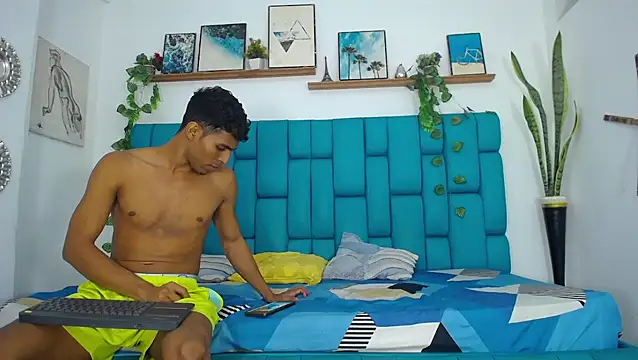 Hot Boys Latinos X online show from November 17, 10:04 pm