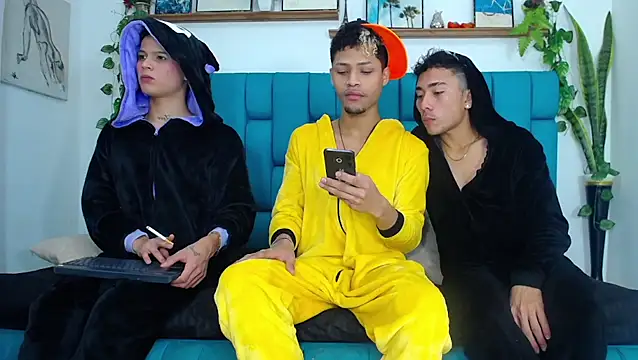 Hot Boys Latinos X online show from January 8, 9:50 pm