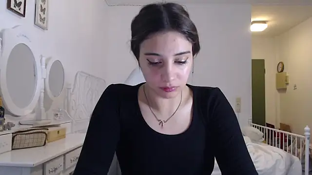 Snapshot of bellefleurrr chatting on June 19, 8:34 pm bellefleurrr online show from June 19, 8:34 pm