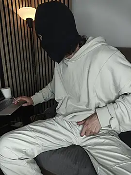 findomhot online show from December 13, 10:04 pm