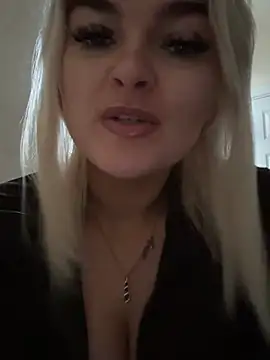 rosie-hipstergal online show from February 21, 3:35 pm