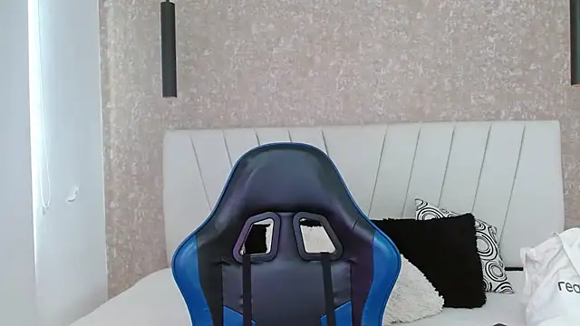 AliceSmity  online show from March 26, 2:00 pm