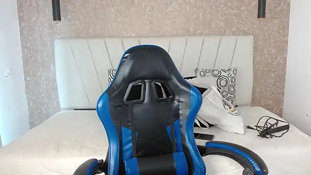 AliceSmity  online show from April 12, 12:10 pm