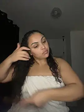 Snapshot of CaramelCarmenxox chatting on December 4, 10:18 pm CaramelCarmenxox online show from December 4, 10:18 pm