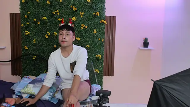 Snapshot of angel666smit chatting on October 31, 1:56 pm angel666smit online show from October 31, 1:56 pm