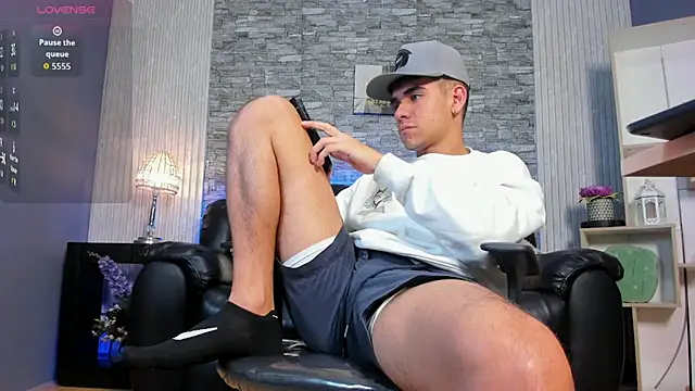 zack joness18 online show from March 26, 5:46 am