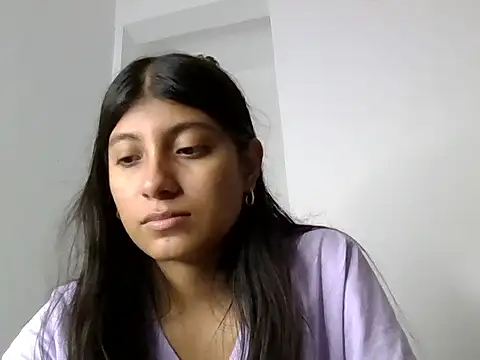 YeseniaRodriguez3 online show from February 12, 8:37 pm