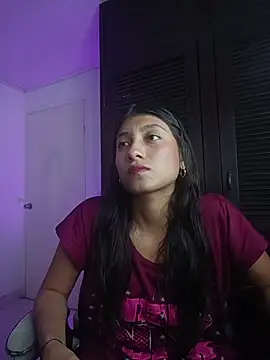 YeseniaRodriguez3 online show from April 11, 7:29 pm