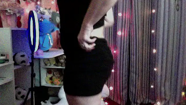 xHot Amazonq online show from March 12, 12:39 am