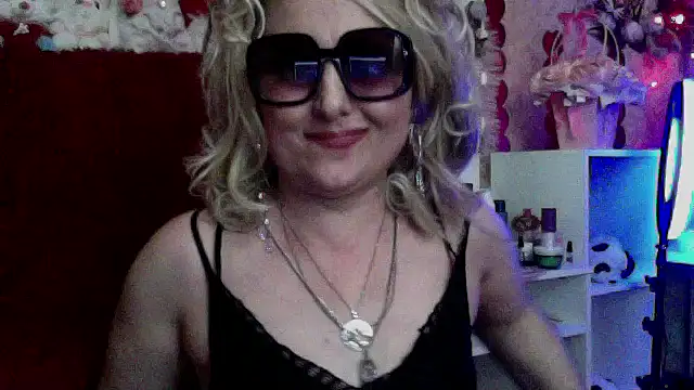 xHot Amazonq online show from March 26, 11:21 pm